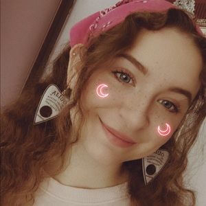 Meet your Posher, Ashley